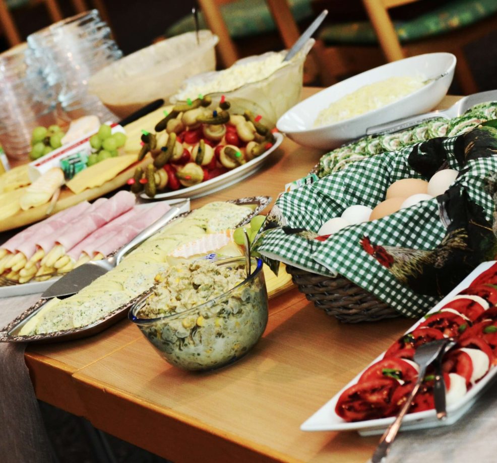 buffet-974742 (1)